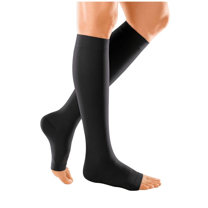 https://cdn.daylong.co.uk/media/catalog/product/cache/9a872994f3a2c2b7bc9f48b8398d9efd/m/e/medi-duomed-soft-below-knee-compression-stockings-black-open-toe-female-2.jpg
